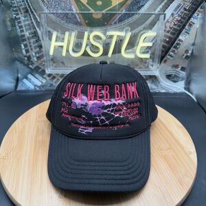 Sp5der Silk Web Bank Trucker Black (FW21)